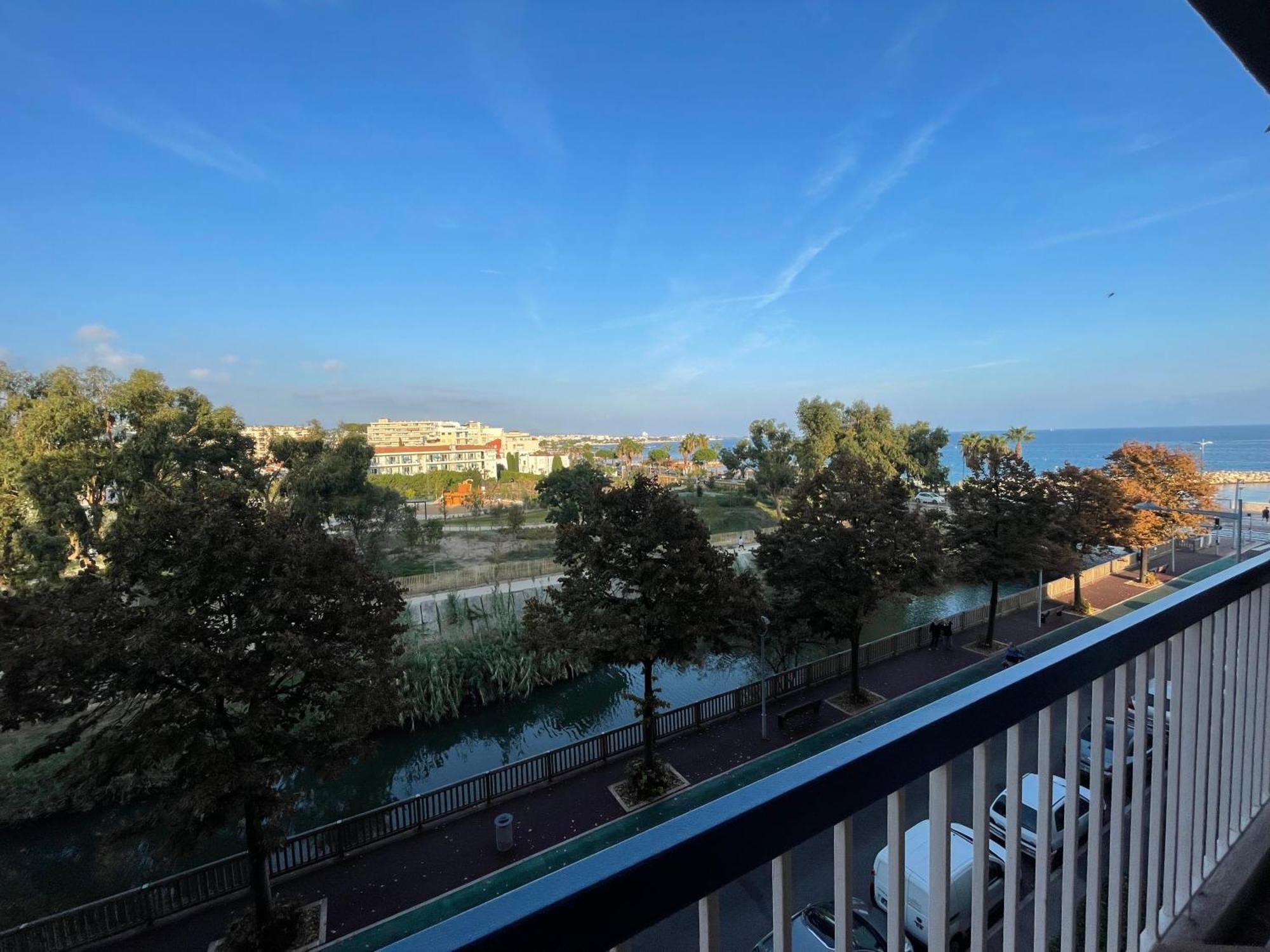 Appartement rénové vue mer avec garage Cagnes-sur-Mer Esterno foto