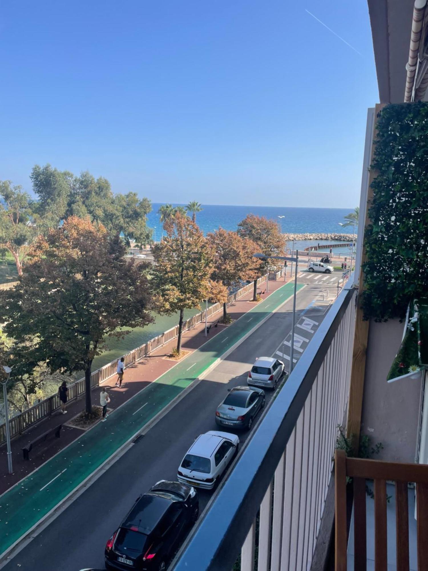 Appartement rénové vue mer avec garage Cagnes-sur-Mer Esterno foto